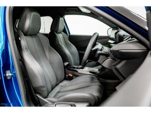 Peugeot 2008 E-GT 50kWh 136HP - Black Roof - Image 3