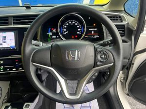 Honda Fit F-PACKAGE 1.5 HYBRID // ADAPTIVE CRUISE - Image 4