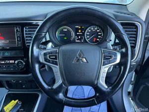 Mitsubishi Outlander 4WD 2.0 HYBRID // DIAMOND CUT - Image 4