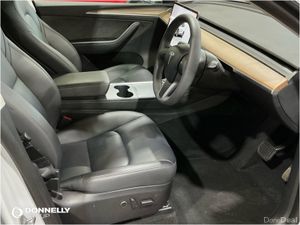 Tesla Model Y Hatchback - Image 4