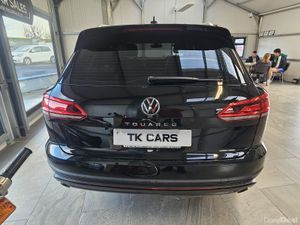 232 VOLKSWAGEN TOUAREG COMMERCIAL - Image 4