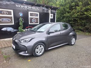 TOYOTA YARIS 1.5 HYBRID LUNA 4DR - Image 2