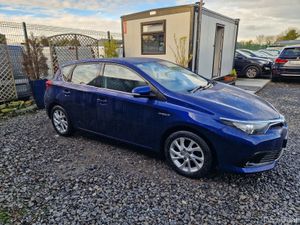 2017 Toyota Auris 1.8 Hybrid Luna (IRISH CAR) - Image 4