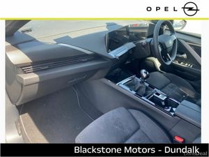 Opel Astra GS 1.2 Turbo 130PS 6 Speed - Image 4