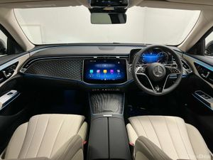 Mercedes-Benz E-Class 220d Avantgarde - Reversing - Image 4