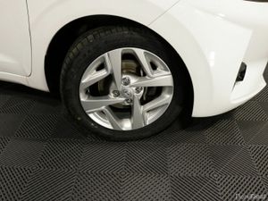 Hyundai i10 DELUXE PLUS 1.0L PETROL HATCHBACK - Image 3