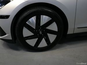 Hyundai IONIQ 6 ELEGANCE 77kWh EX DEMO SALOON EV - Image 4