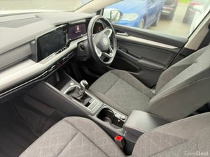 Volkswagen Golf LIFE 2.0 TDI 115HP MANUAL - Image 3