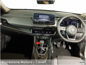 Nissan Qashqai 1.3 PET MILD HYBRID SV PREMIUM - Image 2