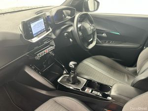 Peugeot 2008 1.2 ALLURE *PRICE DROP* €80 PER WEEK - Image 4