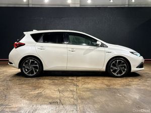 Toyota Auris 1.8L PETROL HYBRID - REVERSE CAMERA - - Image 3