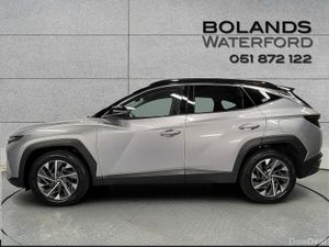 Hyundai Tucson 2WD Executive Plus w 2 Tone Roof Fi - Image 4