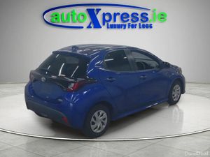Toyota Yaris 1.5 HYBRID X Automatic, Reversing cam - Image 3