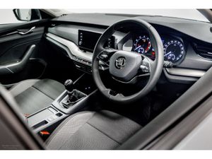 Skoda Octavia AMB 1.0 Petrol 110HP - Image 2