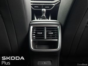 Skoda Octavia **PETROL COMBI**TOP SPEC - SELCTION - Image 4