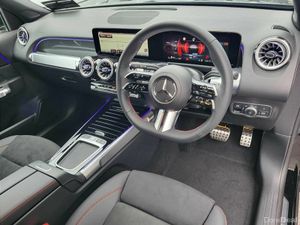 Mercedes-Benz GLB GLB200d AMG LINE PLUS AUTO *(7 S - Image 2