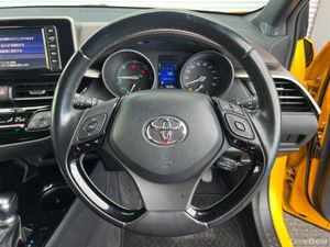 Toyota C-HR 1.8 HYBRID // HALF LEATHER HEATED SEAT - Image 4