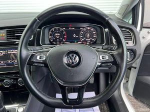 Volkswagen Golf HIGHLINE 1.4 TSI ** HUGE SPEC ** / - Image 4
