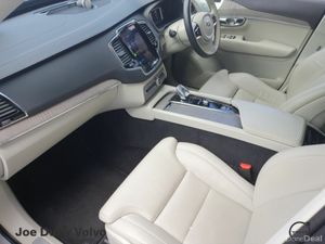 Volvo XC90 Ultimate Dark T8 PHEV - Image 4