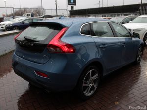 2.0D4 SE LUXURY 5DR HATCHBACK AUTO  // IMMACULATE - Image 4
