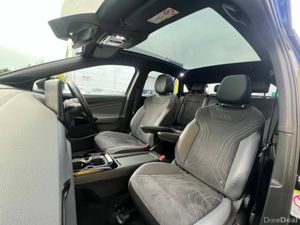 Volkswagen ID.5 PRO FAMILY 77KWH // VERY LOW MILEA - Image 2