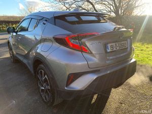 Toyota C-HR 2019 HIGH SPEC HYBRID - Image 4