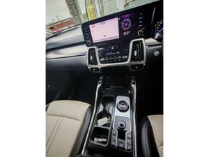 KIA SORENTO PHEV K4 5DR AUTO - Image 3