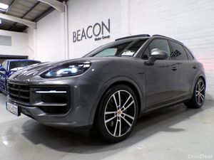 2025 PORSCHE CAYENNE 3.0 V6 BLACK PACK E-HYBRID 5D - Image 4