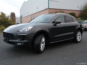 PORSCHE MACAN BLACK 2018 - Image 2