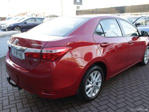 1.4 D-4D AURA 4DR SALOON // STUNNING CAR IN IMMACU - Image 4