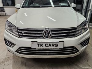 15 VOLKSWAGEN TOUAREG R-LINE 5 SEATER - Image 4