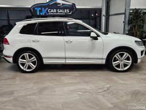 15 VOLKSWAGEN TOUAREG R-LINE 5 SEATER - Image 3