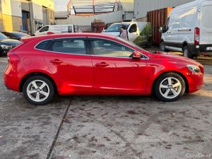 2015 VOLVO V40 1.6T4 5DR AUTO FULLY LOADED - Image 3