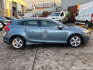 2014 VOLVO V40 1.6 T4 5DR AUTO FULLY LOADED - Image 3