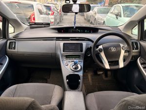 Toyota Prius 2011 comes with FRESH NCT - Image 3