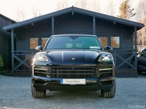 2024 Porsche Cayenne Hybrid, Sunroof, Bose, TowBar - Image 2