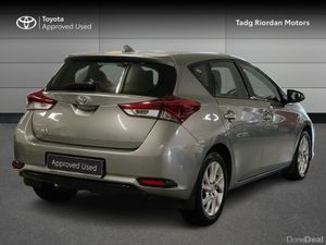 Toyota Auris 1.4 D4D AURA 5DR - Image 2