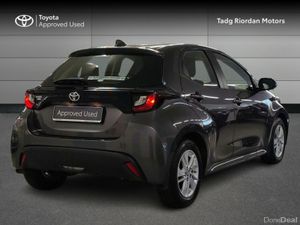Toyota Yaris 1.0 LUNA - Image 2