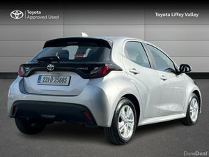 Toyota Yaris YARIS 1.5 HYBRID LUNA - Image 2