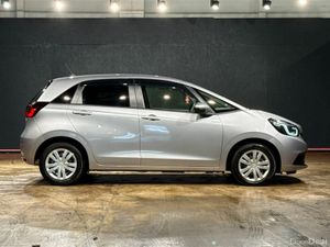 Honda Fit VERY LOW MILEAGE - E-HEV - REVERSE CAMER - Image 3