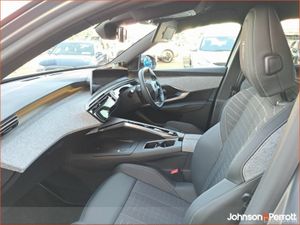 Peugeot 5008 TOP SPEC ! BEV 73kwh 210hp GT ! - Image 3