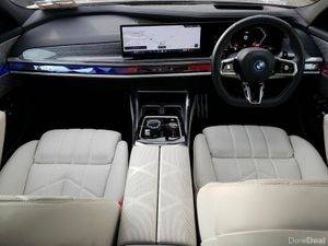 BMW 7-Series M760e - Image 4