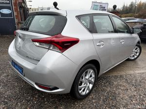 2016 Toyota Auris 1.8 LUNA HYBRID AUTO - Image 4