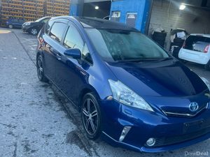 2012 Toyota Prius Hybrid Auto / 7 seater - Image 3