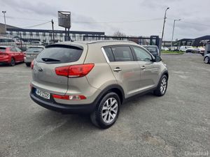 KIA SPORTAGE 1 OWNER VERY LOW KMS EX HALF LEATHER - Image 3