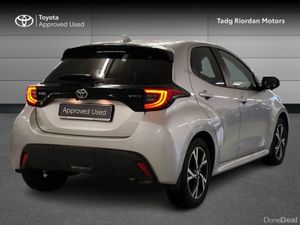 Toyota Yaris HYBRID L-SPORT - Image 2