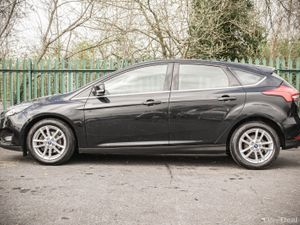 2015 BLACK FORD FOCUS 1.6 TDCI ZETEC *Low KM* - Image 4