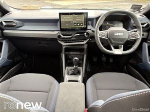 Dacia Bigster EXPRESSION 1.2 TCE 140 BHP 5DR *DEMO - Image 2