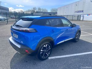 Peugeot 2008 1.2 PETROL, ALLURE MODEL, AUTOMATIC, - Image 3