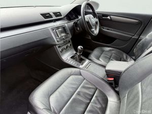 Volkswagen Passat 2.0 TDI Executive BMT 140BHP 4DR - Image 2